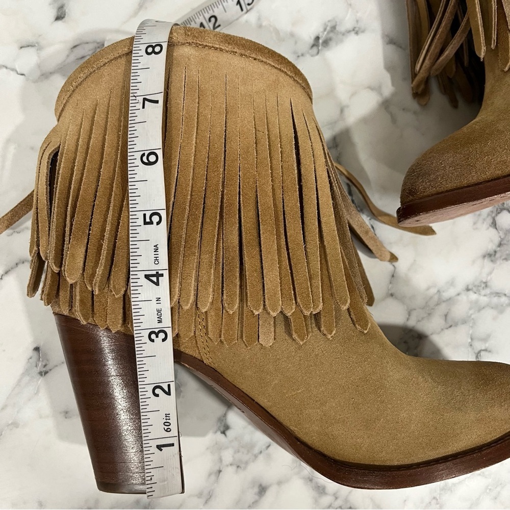 Frye Ilana Fringe Suede Tan Short Bootie Ankle Boots in Sand Western Size 8B - Picture 6 of 11